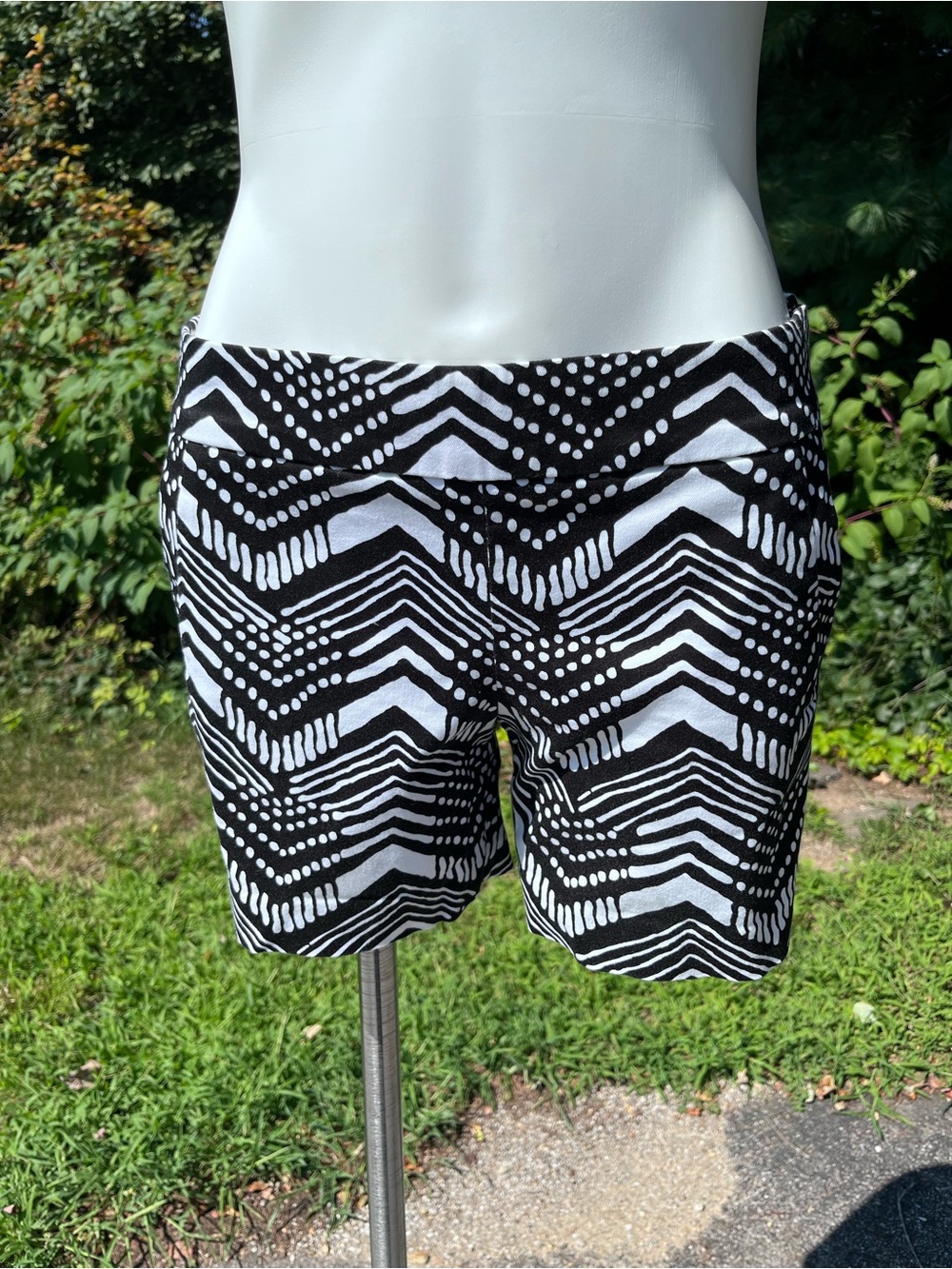 J Crew black and white zigzag print shorts with pockets size 4
